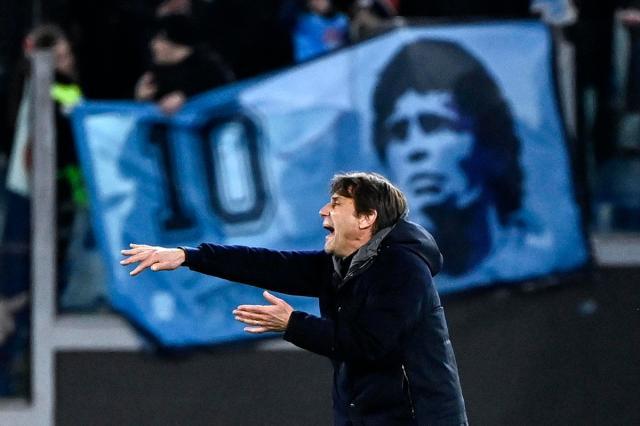 1761447599808094618.jpg Antonio-Conte-Napoli-fans.jpg