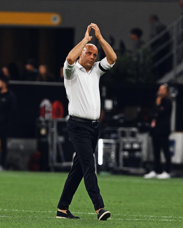 开云体育下载-斯洛特：这样过生日真是太好了；我们很注重定位球