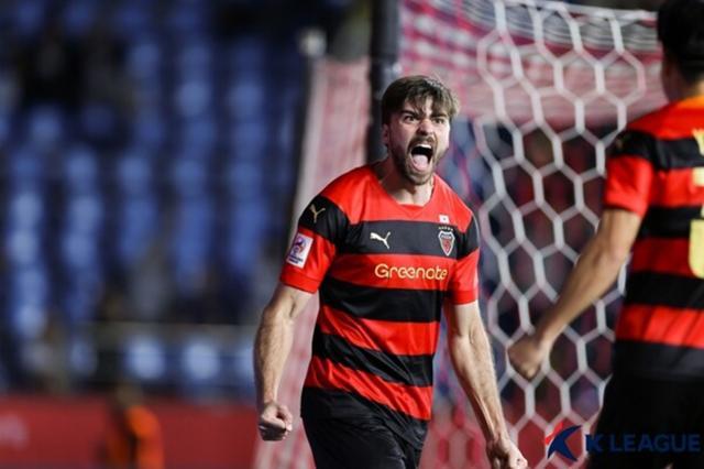 开云APP-惊曝泰山寻枪力压全北海港 意中人曾两破三镇球门