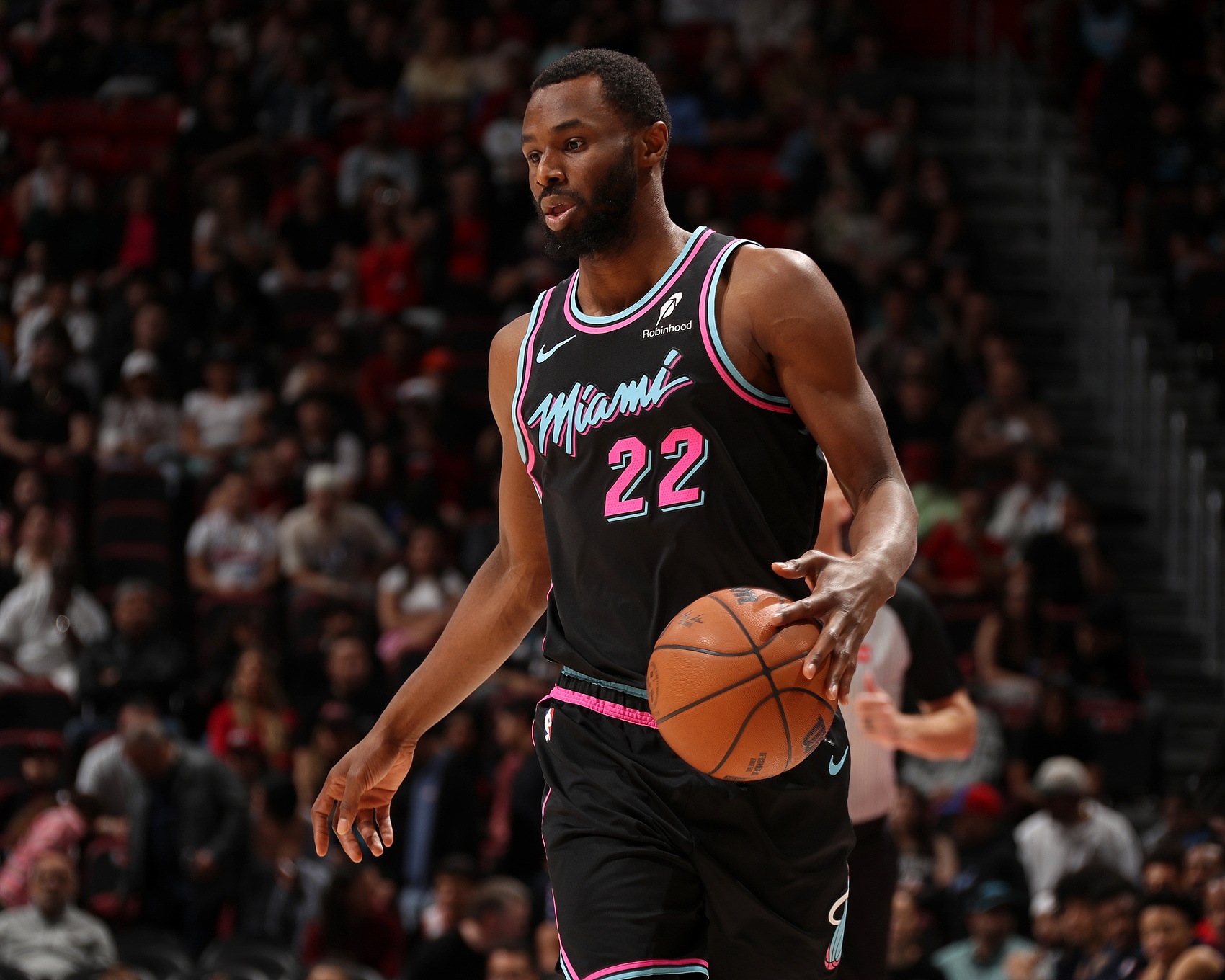 1分不算超额~维金斯12投7中&amp;三分7中3 砍下19分&amp;正负值+12