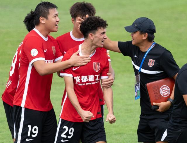 开云APP-平局大师人设崩塌！成都赛季首胜 徐正源：意义非凡