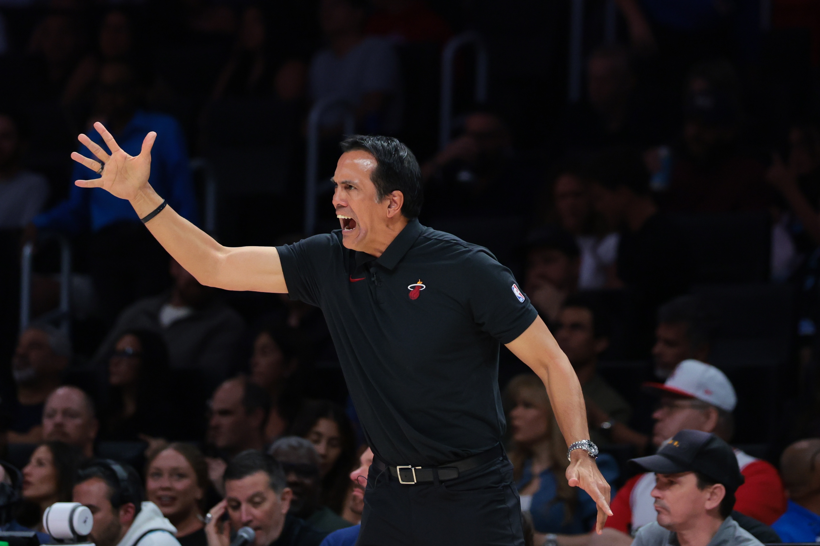 开云体育APP下载-热火魔术裁判报告：全场无漏判错判！吹热火5秒违例为正确判罚